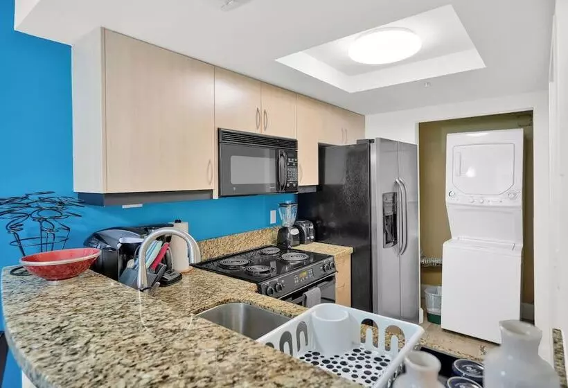 Relaxing Condo With Free Parking