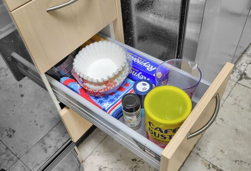 Relaxing Condo With Free Parking