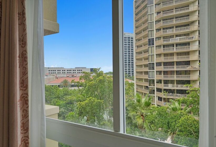 Relaxing Condo With Free Parking