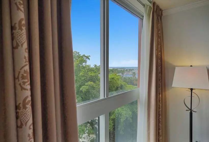 Relaxing Condo With Free Parking