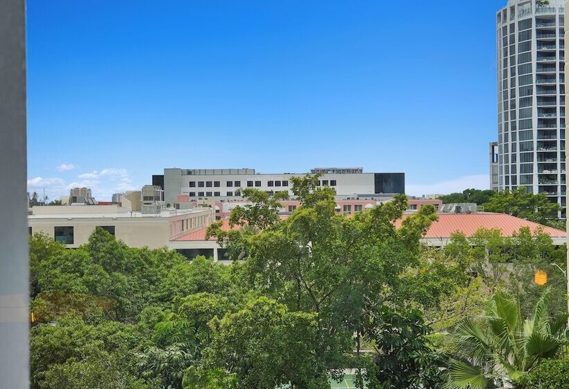 Relaxing Condo With Free Parking