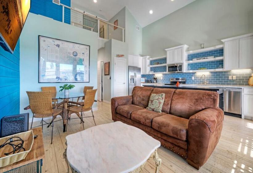 Boat Dock & Pool Private Fishing Village Roseate Spoonbill By Avantstay