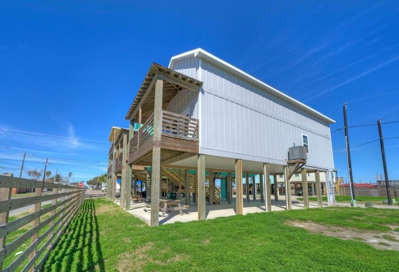 Boat Dock & Pool Private Fishing Village Roseate Spoonbill By Avantstay