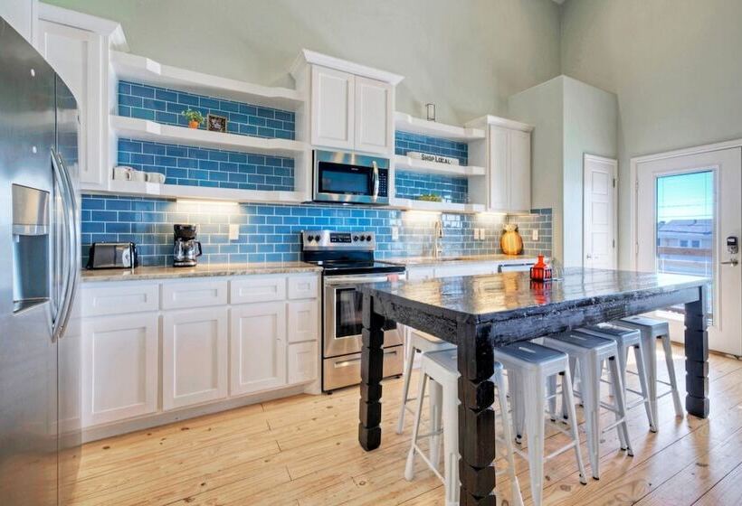 Boat Dock & Pool Private Fishing Village Roseate Spoonbill By Avantstay