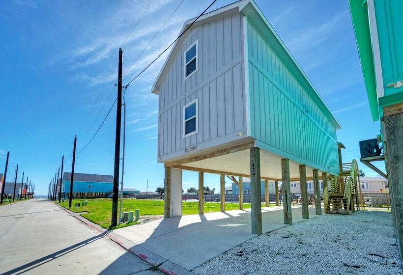 Boat Dock & Pool Private Fishing Village Roseate Spoonbill By Avantstay