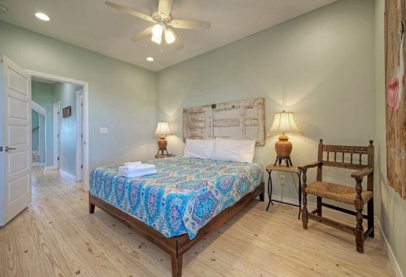 Boat Dock & Pool Private Fishing Village Roseate Spoonbill By Avantstay