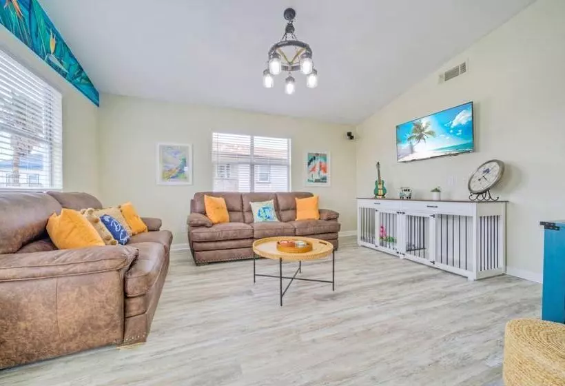 Surfin Dog By Avantstay Coastal Escape W/ Yard!