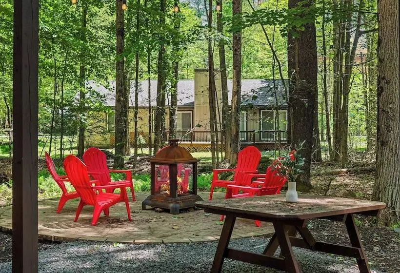 Tawny And Peaceful Game Room, Firepit, Patio/deck, Workspace