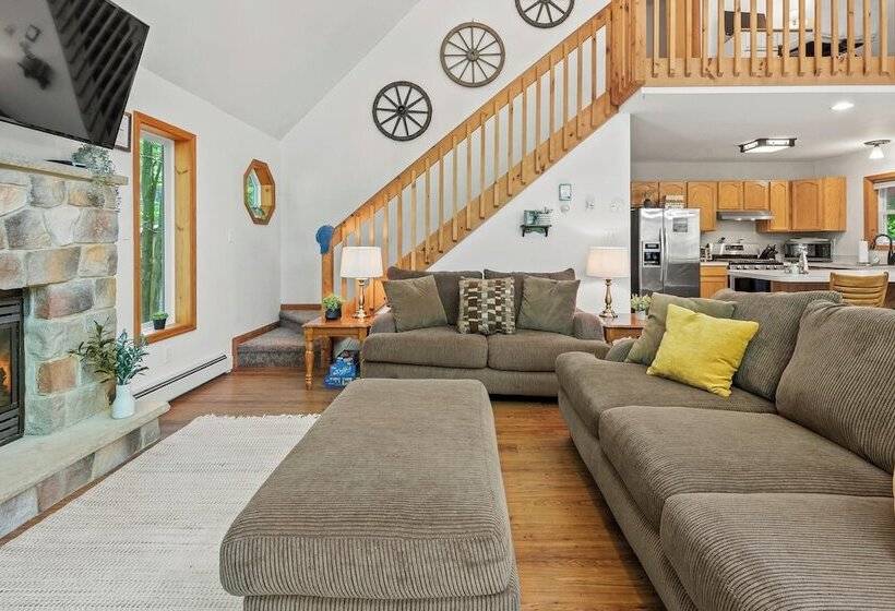 Tawny And Peaceful Game Room, Firepit, Patio/deck, Workspace