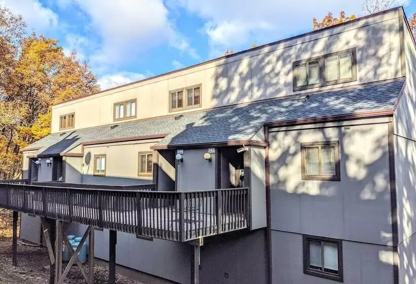 The Bear S Den By Avantstay Prime Location, Renovated W/ Movie & Game Room