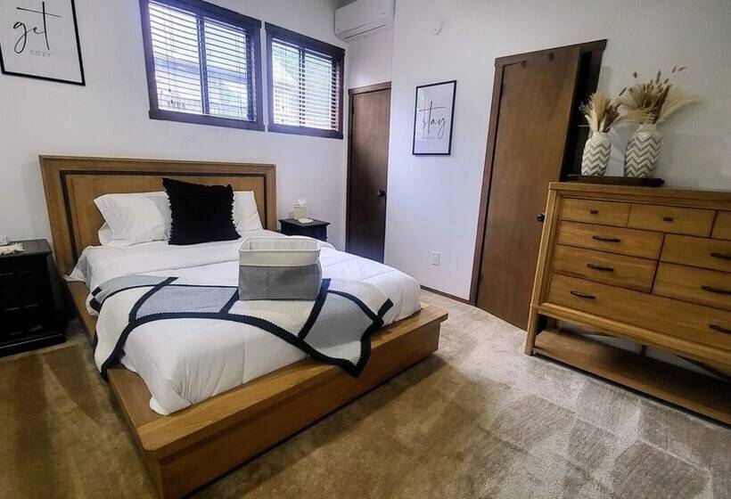 The Bear S Den By Avantstay Prime Location, Renovated W/ Movie & Game Room