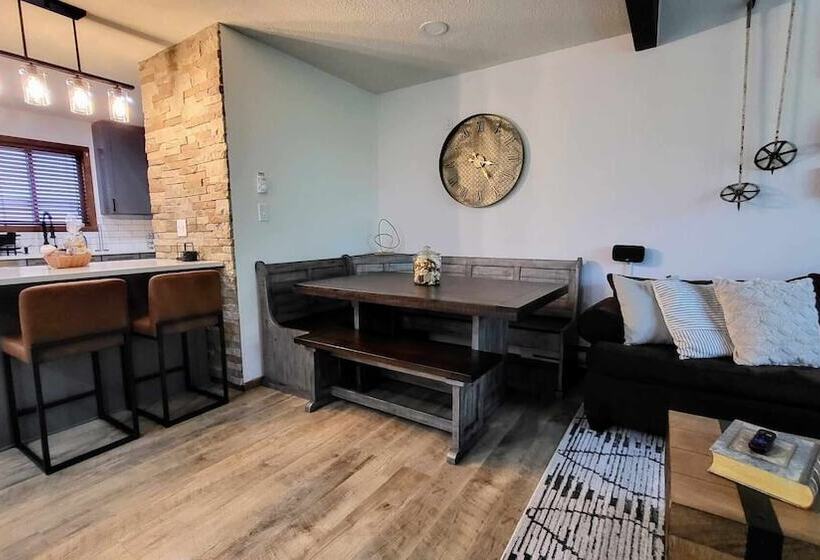 The Bear S Den By Avantstay Prime Location, Renovated W/ Movie & Game Room