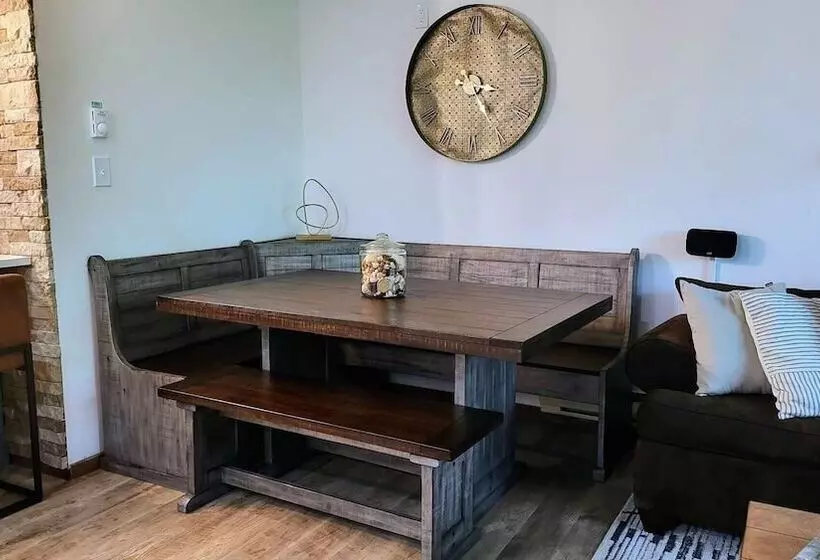 The Bear S Den By Avantstay Prime Location, Renovated W/ Movie & Game Room