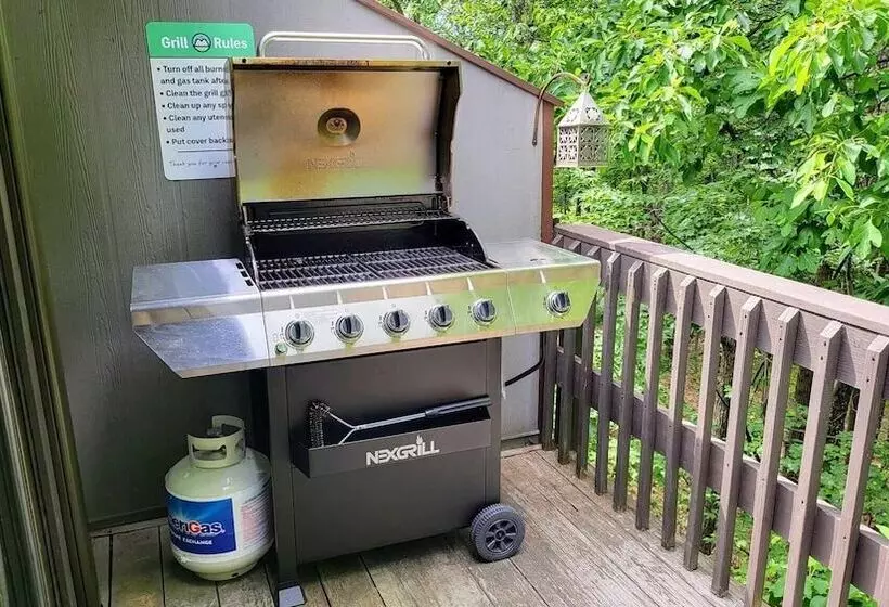 The Bear S Den By Avantstay Prime Location, Renovated W/ Movie & Game Room