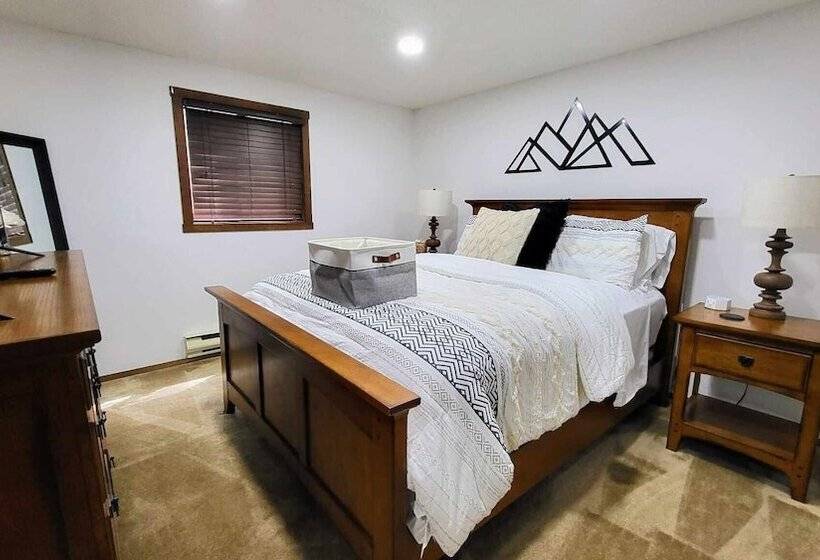 The Bear S Den By Avantstay Prime Location, Renovated W/ Movie & Game Room