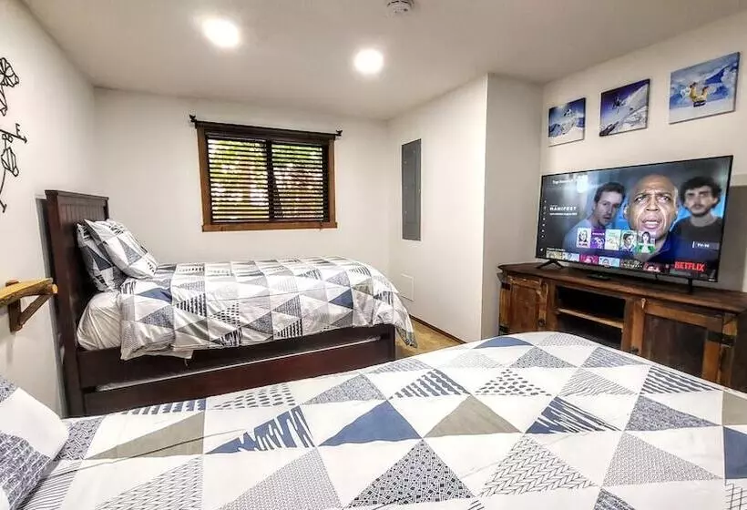 The Bear S Den By Avantstay Prime Location, Renovated W/ Movie & Game Room