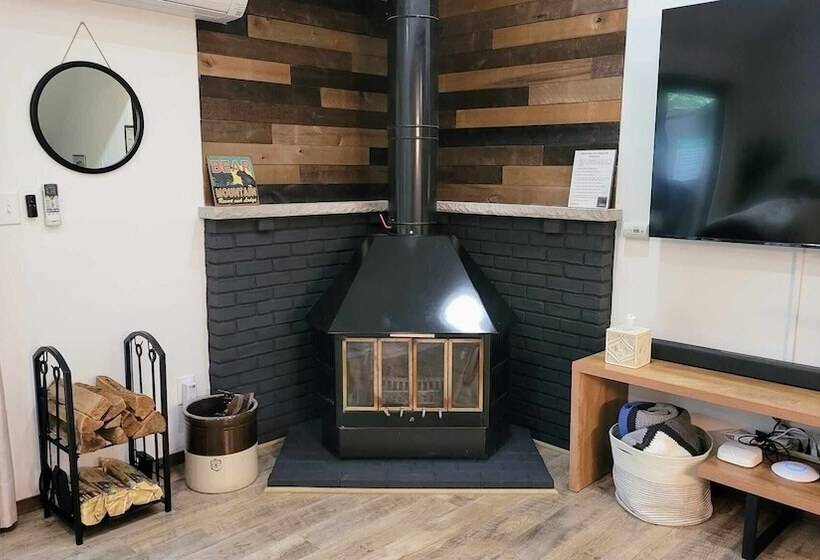 The Bear S Den By Avantstay Prime Location, Renovated W/ Movie & Game Room