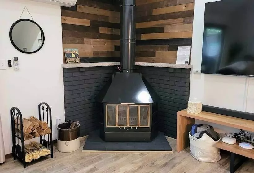 The Bear S Den By Avantstay Prime Location, Renovated W/ Movie & Game Room