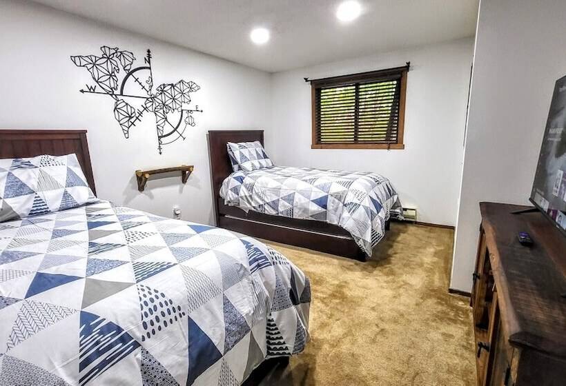 The Bear S Den By Avantstay Prime Location, Renovated W/ Movie & Game Room