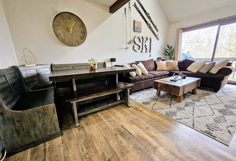 The Bear S Den By Avantstay Prime Location, Renovated W/ Movie & Game Room