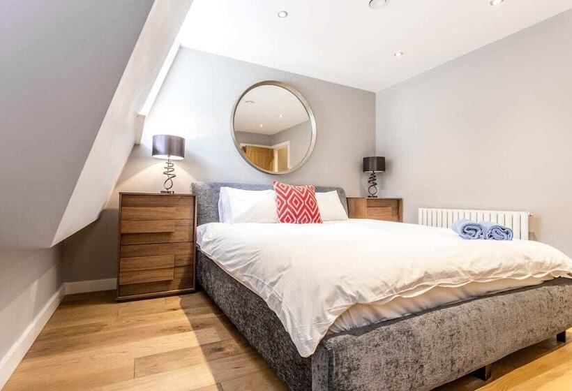 The Sweet Mews   Big & Bright 4bdr Mews Home In Ideal Location