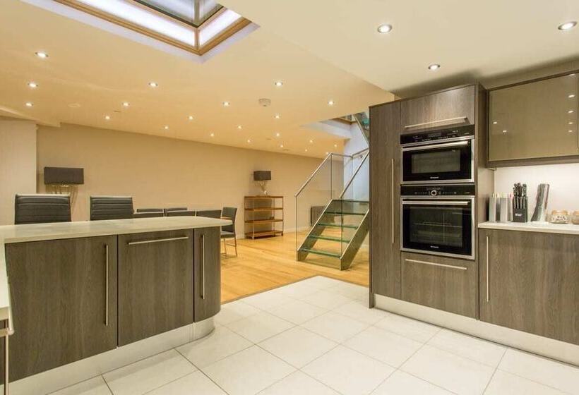 The Sweet Mews   Big & Bright 4bdr Mews Home In Ideal Location