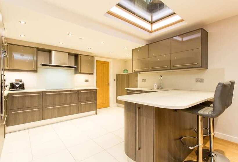 The Sweet Mews   Big & Bright 4bdr Mews Home In Ideal Location