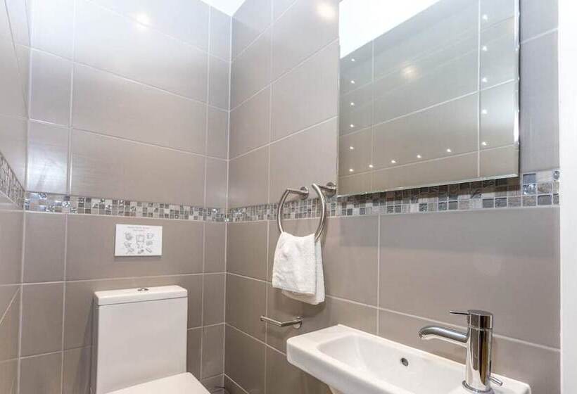 The Sweet Mews   Big & Bright 4bdr Mews Home In Ideal Location