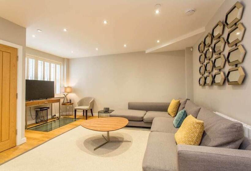 The Sweet Mews   Big & Bright 4bdr Mews Home In Ideal Location