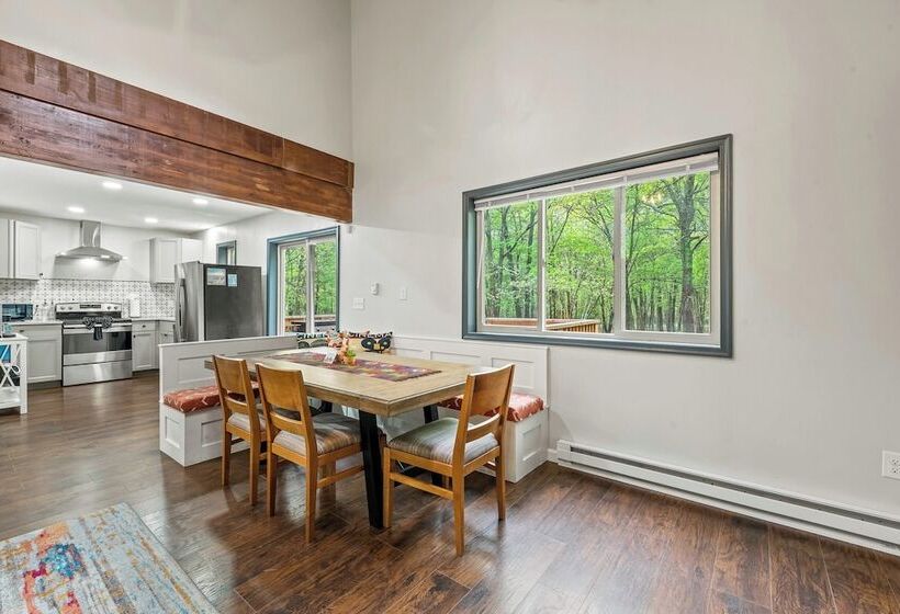 The Tranquil Trails By Avantstay Lake Access, Deck, Fireplace