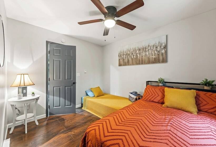 The Tranquil Trails By Avantstay Lake Access, Deck, Fireplace