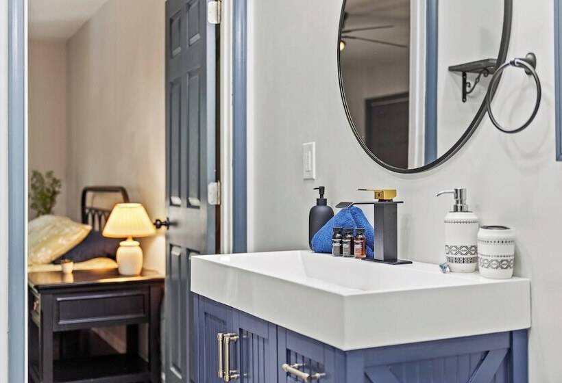 The Tranquil Trails By Avantstay Lake Access, Deck, Fireplace