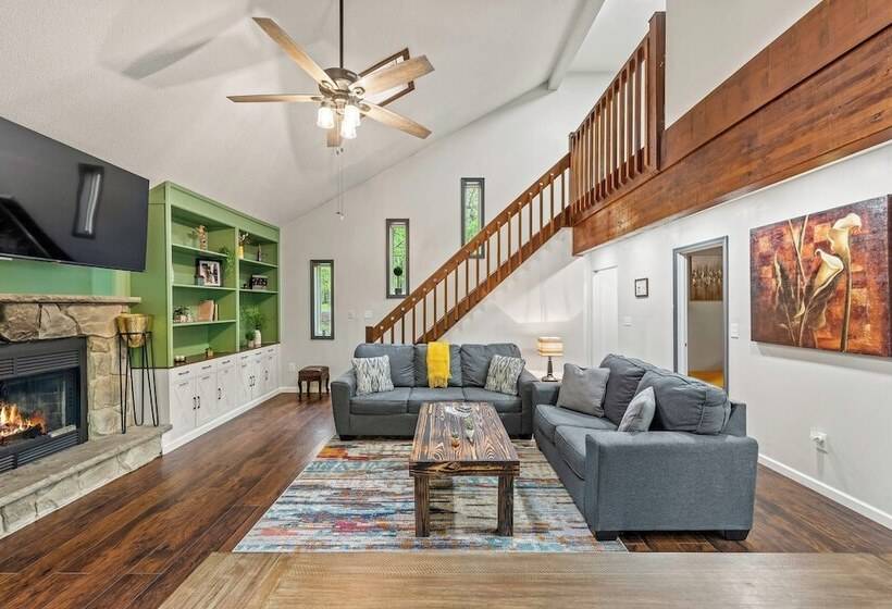 The Tranquil Trails By Avantstay Lake Access, Deck, Fireplace