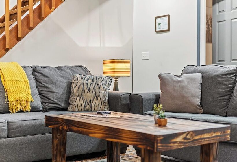 The Tranquil Trails By Avantstay Lake Access, Deck, Fireplace