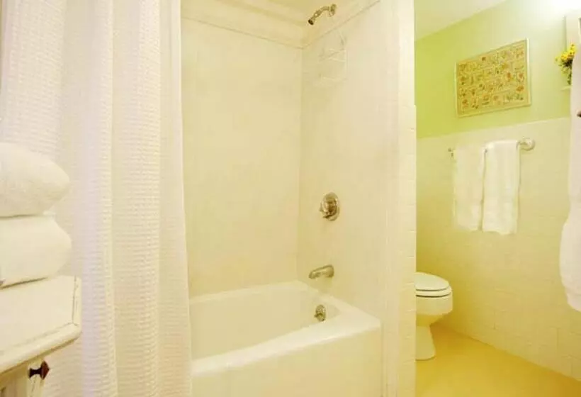 تختخواب و صبحانه Beach & King Street Inn