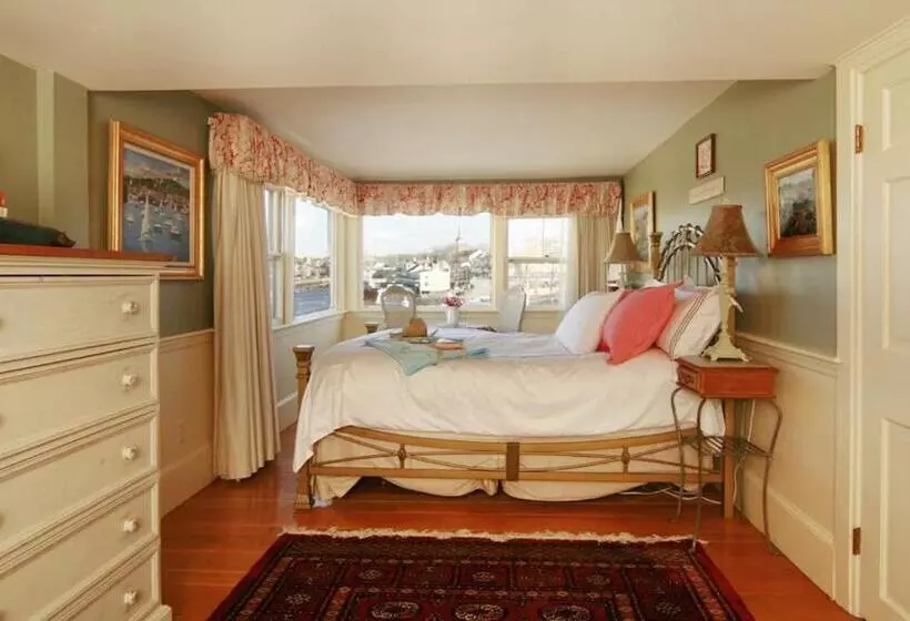 تختخواب و صبحانه Beach & King Street Inn