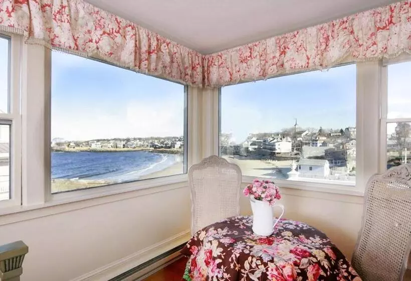 تختخواب و صبحانه Beach & King Street Inn