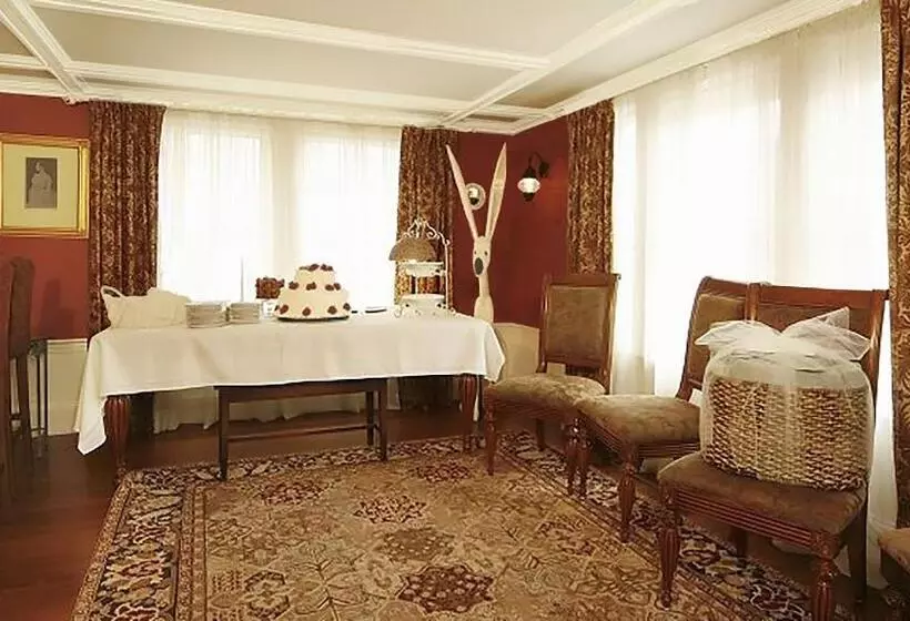 تختخواب و صبحانه Beach & King Street Inn