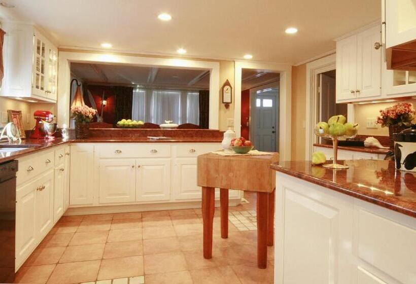 민박 Beach & King Street Inn