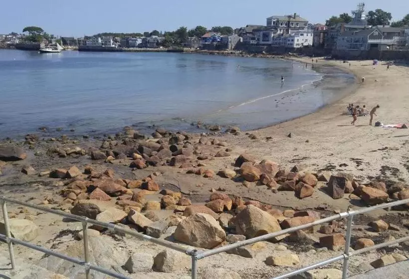 تختخواب و صبحانه Beach & King Street Inn