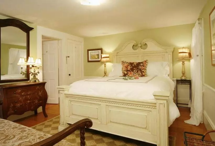 تختخواب و صبحانه Beach & King Street Inn