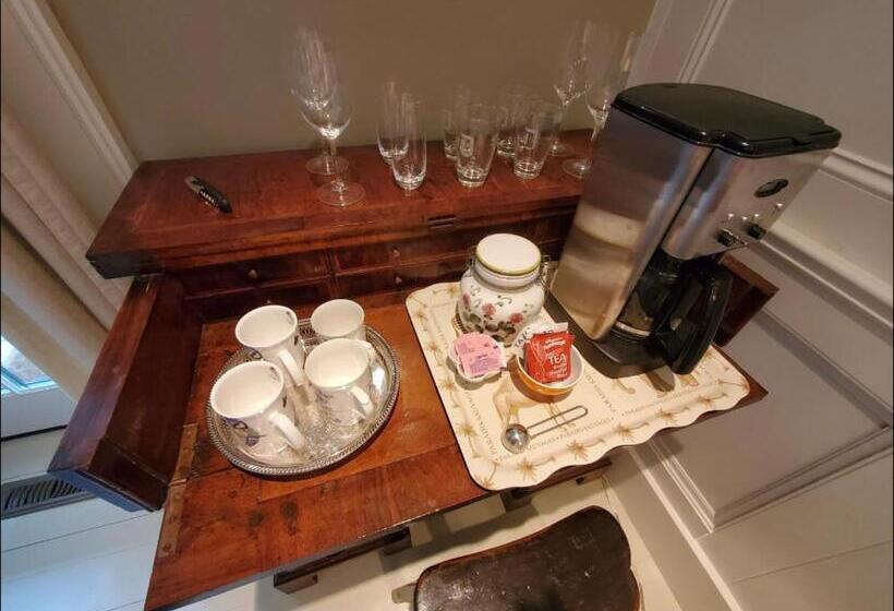 Bed and Breakfast Dot's Landing Garden Room