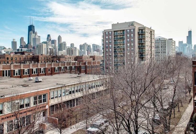 مبيت وإفطار The Sono Chicago