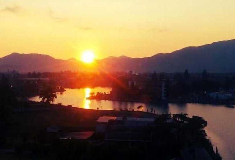 هتل 9 Manantiales