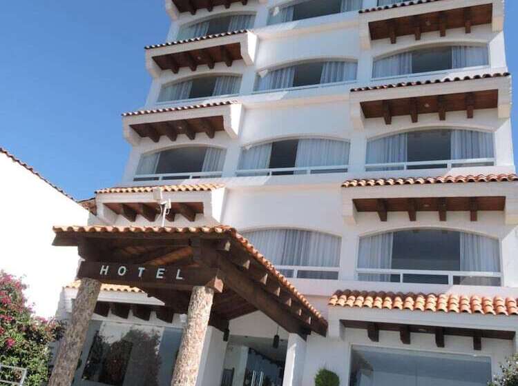 هتل 9 Manantiales