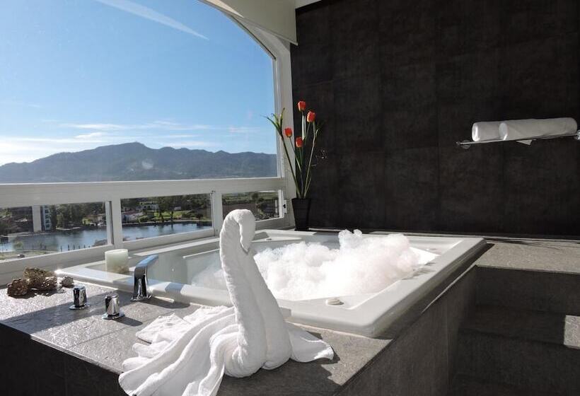 هتل 9 Manantiales