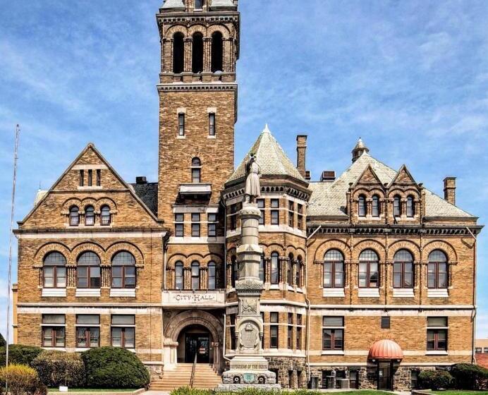 호텔 City Hall Grand