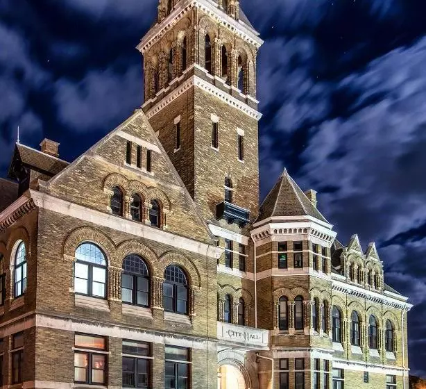 هتل City Hall Grand