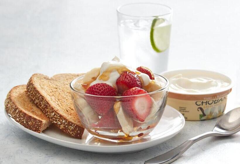 호텔 Econo Lodge Inn & Suites Radfordblacksburg Area