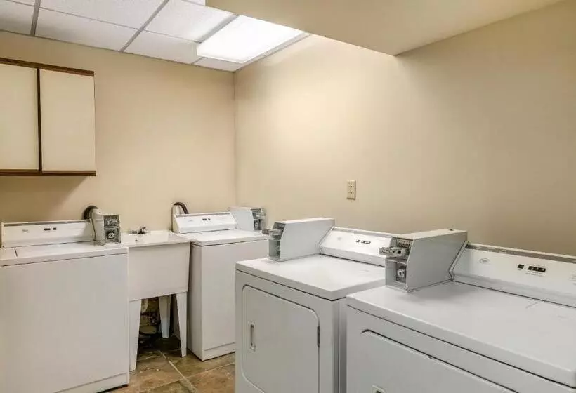 ホテル Econo Lodge Inn & Suites Radfordblacksburg Area